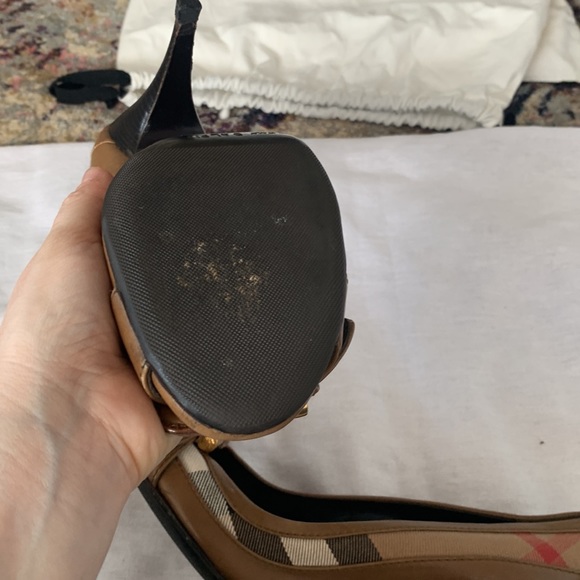 Burberry heels with buckle detail - Picture 6 of 8